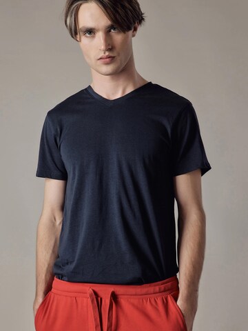Chemise folklorique 'T-Shirt Scollo a V Elasticizzata Blu e Bianco - Set da 2' OWN Off With Nature en bleu