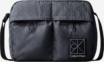 Sac à bandoulière Calvin Klein en gris : devant