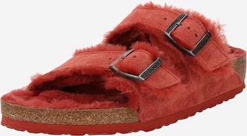 BIRKENSTOCK Pantoletter 'Arizona Shearling' i rød: forside