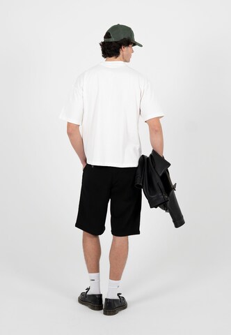 Prohibited Loosefit Bandplooibroek 'Podium' in Zwart