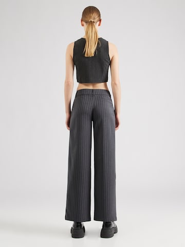 Monki Loose fit Pleat-front trousers in Grey