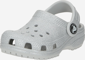 Pantofi deschiși de la Crocs pe argintiu: față