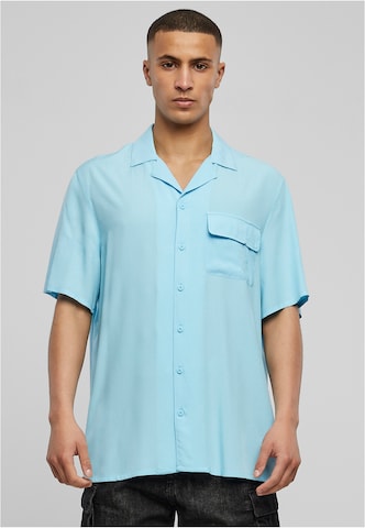 Urban Classics Comfort fit Button Up Shirt in Blue: front