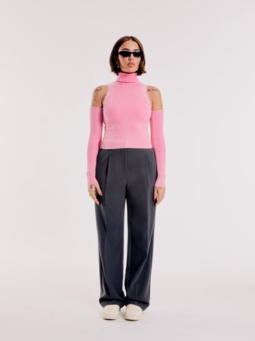 OUT OF ORBIT Regular Pleat-front trousers 'Melissa' in Grey: front