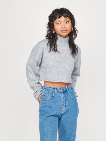 ABOUT YOU x VIAM Studio Sweater in Grey: front