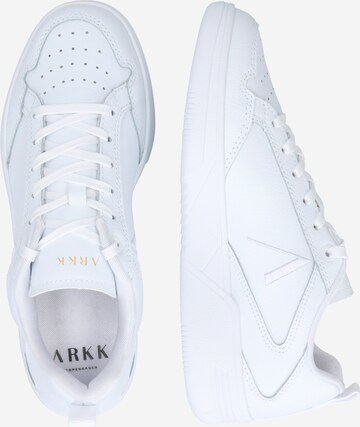 ARKK Copenhagen حذاء رياضي بلا رقبة 'Visuklass' بلون أبيض