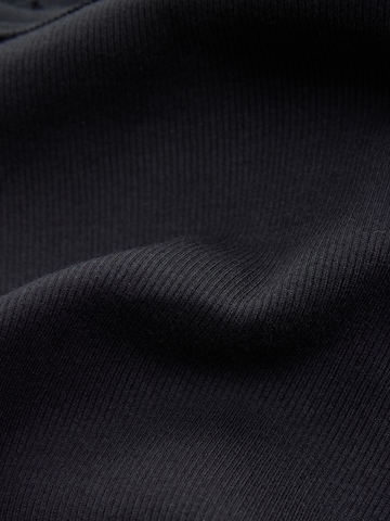 Next Topp, värv must