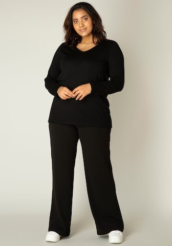 BASE LEVEL CURVY Pullover in Schwarz