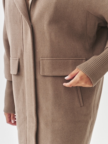 Cappotto di mezza stagione di TATUUM in marrone