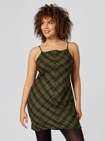 A LOT LESS - Vestido 'Lara' en verde: frente