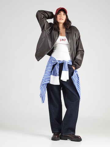 GAP Top in White