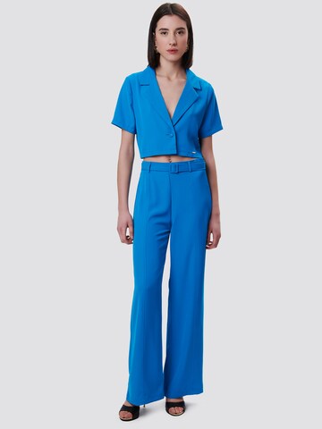 Blazer di Influencer in blu