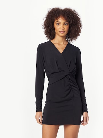 Rochie de la Sisley pe negru: față