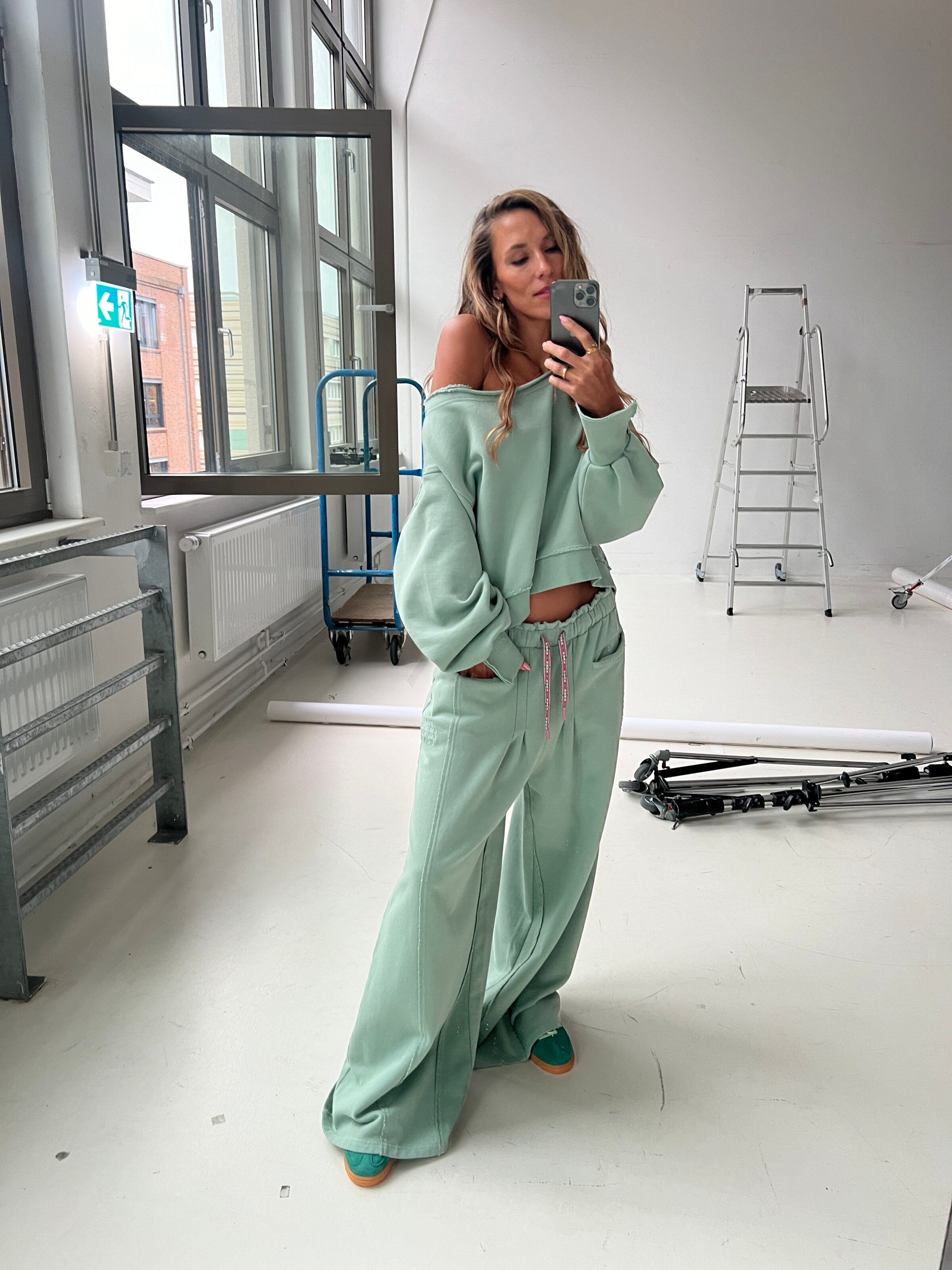 Kamila Šikl Wide leg Pants in Mint | ABOUT YOU