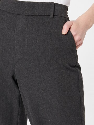 regular Pantaloni 'Maya' di VERO MODA in grigio