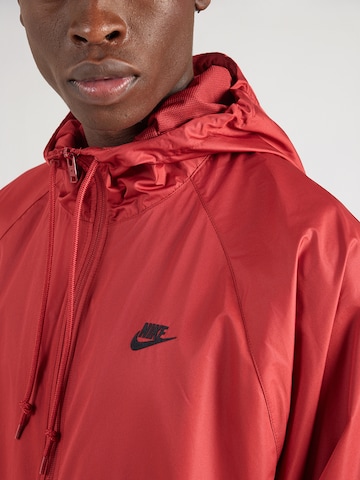 Veste mi-saison Nike Sportswear en rouge