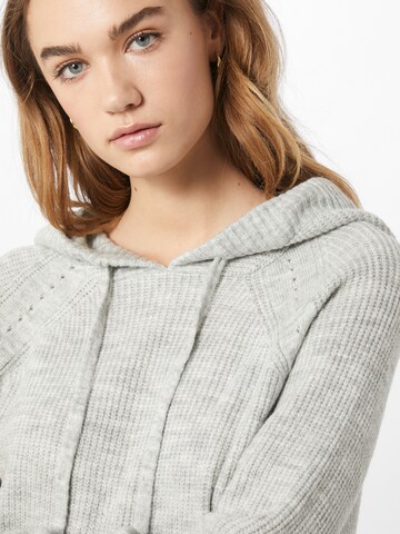 ABOUT YOU Pullover 'Dakota' in Grau