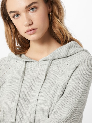 ABOUT YOU Pullover 'Dakota' in Grau