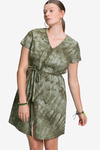 Studio Untold Shirt Dress in Green: front