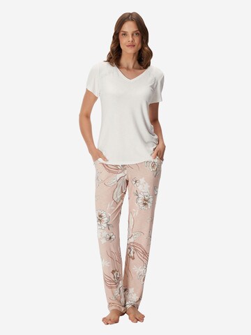 Goldenbay Pyjama 'Dianthus' in Beige: voorkant