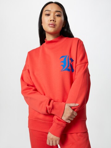 ABOUT YOU x Mero Μπλούζα φούτερ 'OV Crewneck K' σε κόκκινο