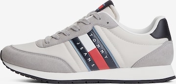 Tommy Jeans Sneakers hoog in Grijs: voorkant
