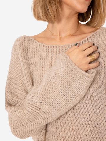 SASSYCLASSY Sweater in Beige