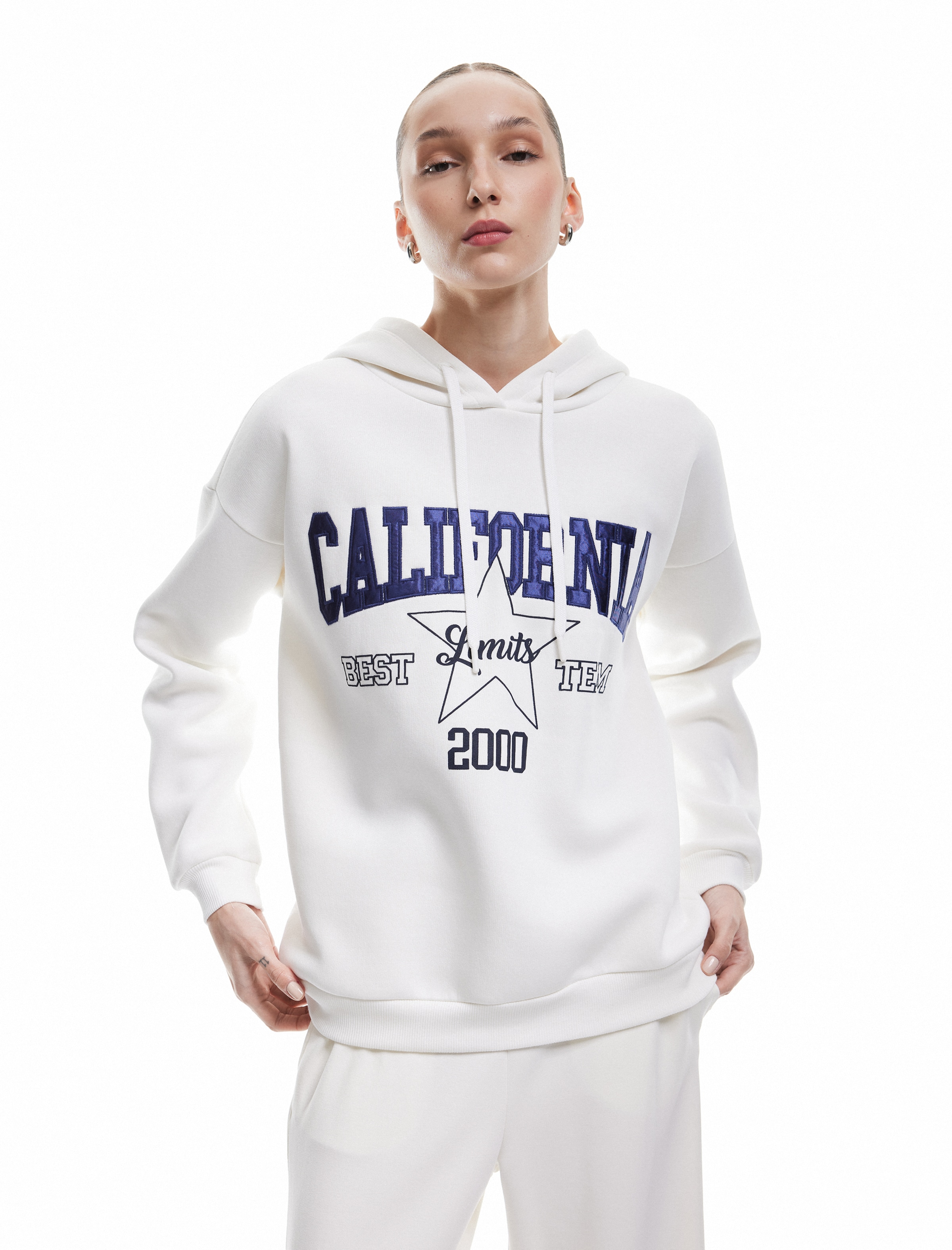 Koton Hoodie in Weiß: Vorderseite