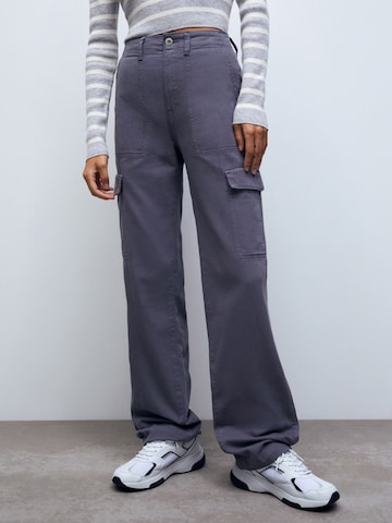 Loosefit Jeans cargo di Pull&Bear in grigio