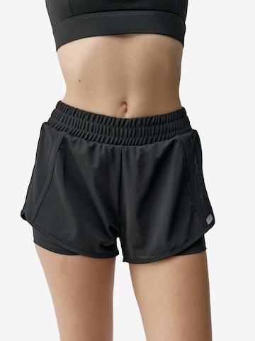 Born Living Yoga Regular Sportbroek 'Padma 2.0' in Zwart: voorkant