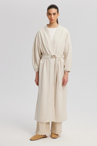 Touche Prive Kimono in Beige: Vorderseite