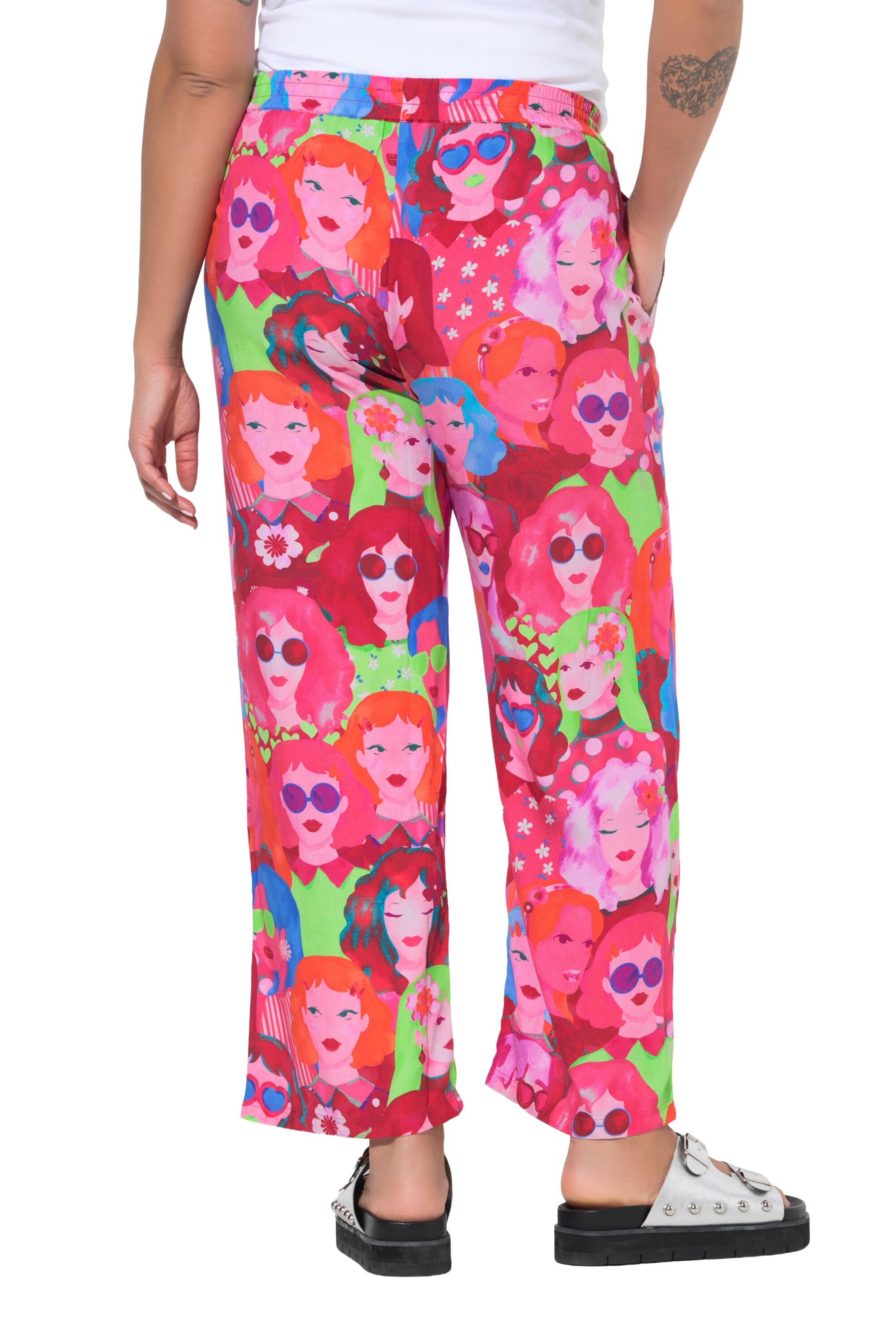 Angel of Style Regular Trousers in Red