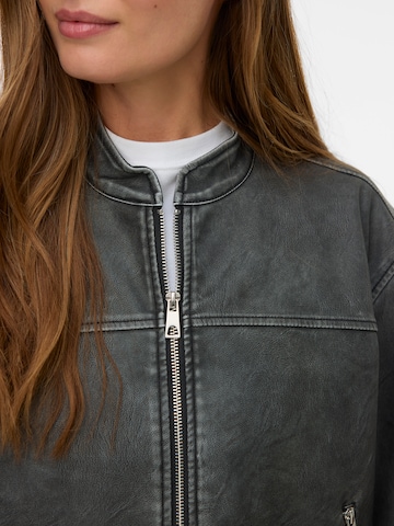 VERO MODA - Chaqueta de entretiempo 'VMPAMELA' en gris