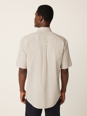 Next Средняя посадка Рубашка в Бежевый