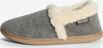 pilka Minnetonka Loaferai 'Dina': priekis