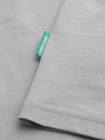 Ombre Bluser & t-shirts i grå