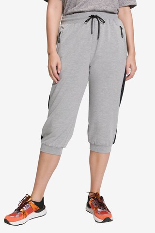 Ulla Popken Tapered Pants in Grey: front