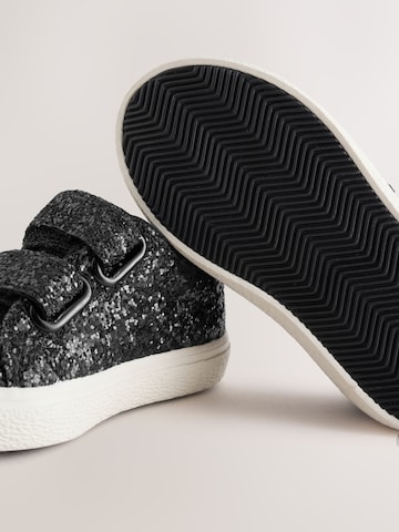 Sneaker di Next in nero