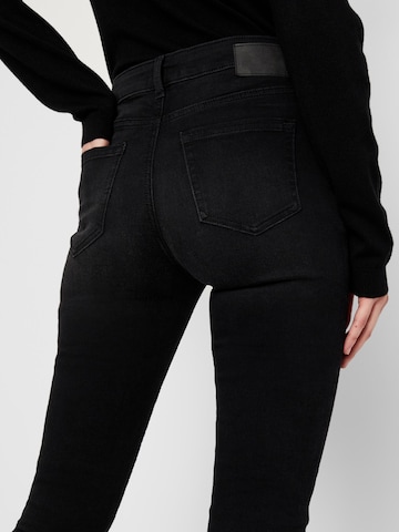 Slimfit Jeans 'Delly' di PIECES in nero