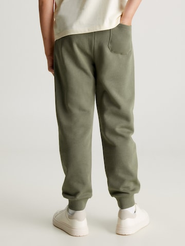 Calvin Klein Jeans Zúžený Kalhoty – zelená