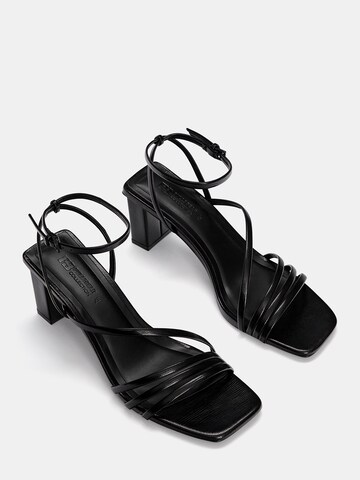 Pull&Bear Sandalen met riem in Zwart