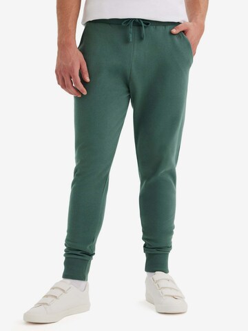 WESTMARK LONDON Tapered Pants in Green: front