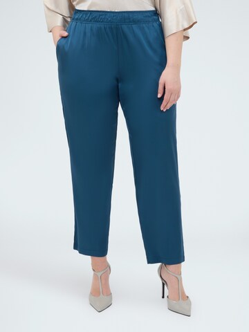 Fiorella Rubino - regular Pantalón en azul