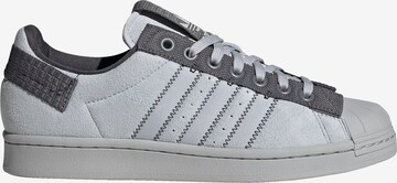 ADIDAS ORIGINALS Matalavartiset tennarit 'Superstar Parley' värissä harmaa