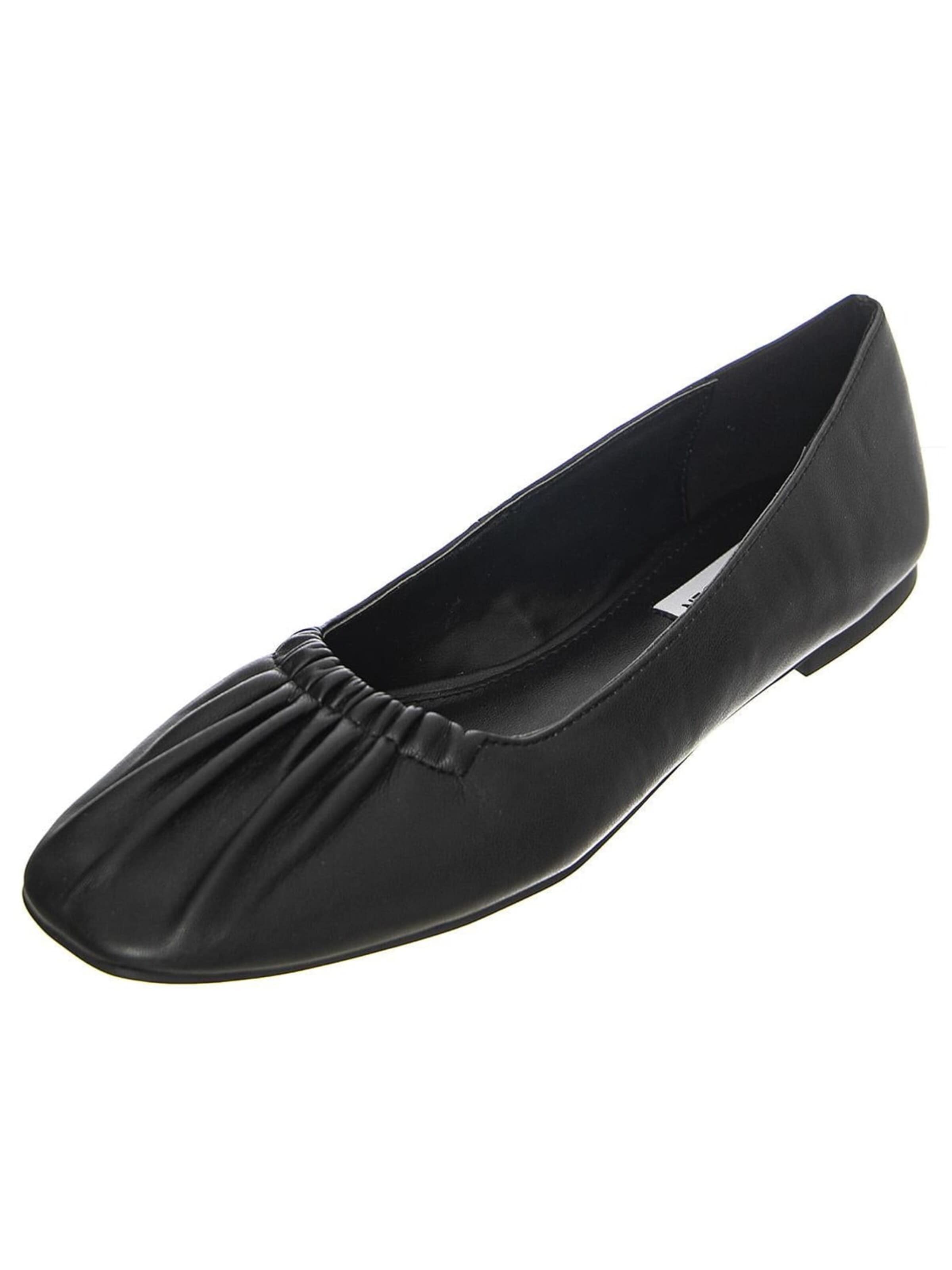 STEVE MADDEN Ballerina 'Quaint' in Zwart: voorkant