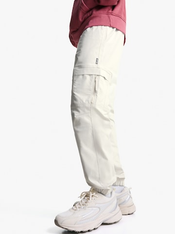 Effilé Pantalon cargo Bershka en beige