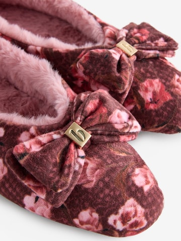 B by Ted Baker Pantofle – hnědá