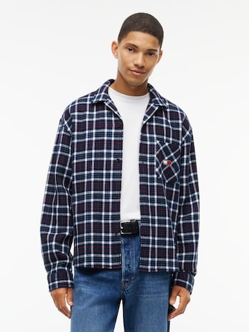 Tommy Jeans - Ajuste confortable Camisa en azul: frente