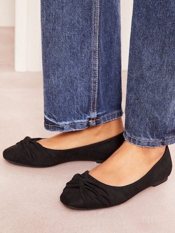 Friends Like These - Bailarina en negro