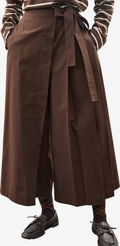 Regular Pantalon MANUKA en marron : devant